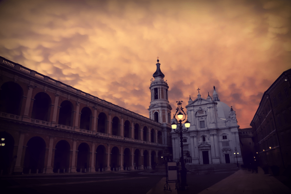 A Colina Sagrada, a Basílica e o Exterior da Santa&nbsp;Casa